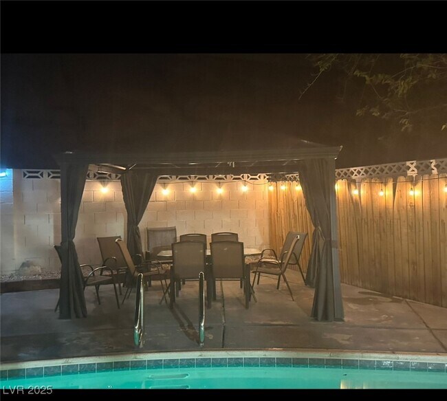 Building Photo - 3835 Chutney St