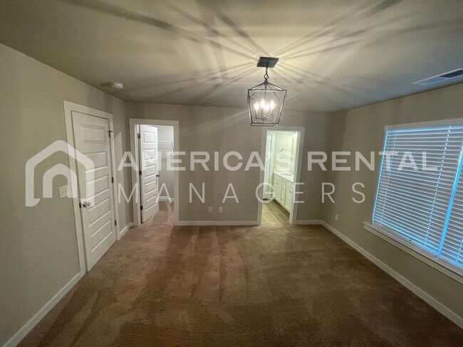 Building Photo - Home for Rent in Weaver, AL!!! Available to View Now!!! Sign a 13-month lease by 5/31/2026 and re...