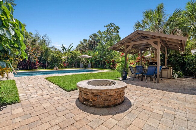 Building Photo - 430 Arricola Ave