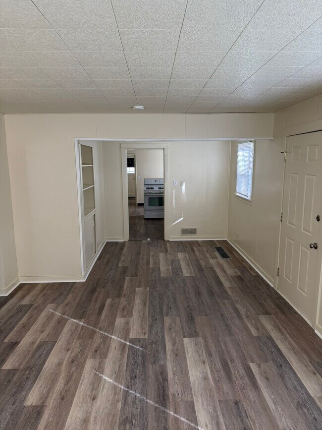 Building Photo - 1039 SW Cascade Ave