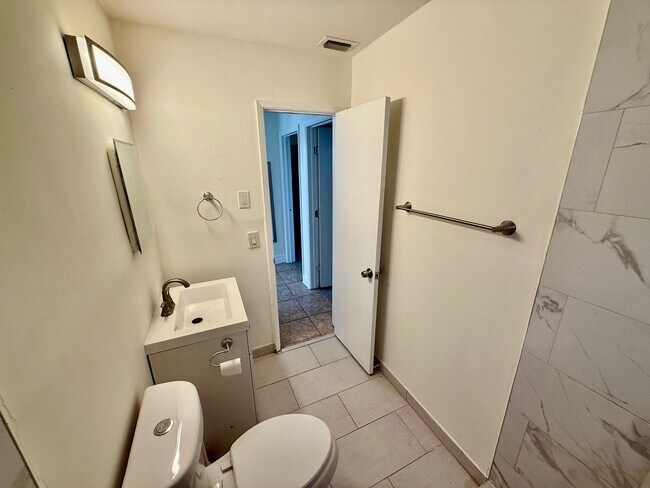 Building Photo - Ventura Blvd FTL 2633-2635