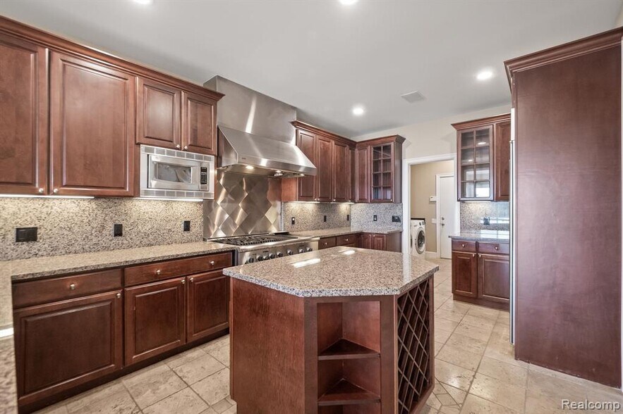 Building Photo - 3782 Pine Lake Knoll Dr
