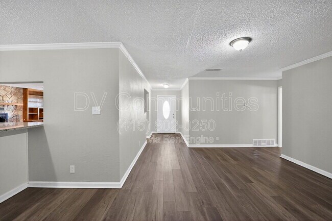 Building Photo - 936 N Las Vegas Trail