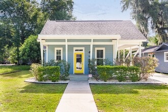Building Photo - Charming 3-Bedroom Craftsman Home in Prime Gainesville Location