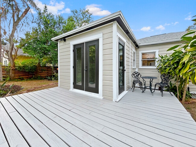 Building Photo - 3303 N Perry Ave