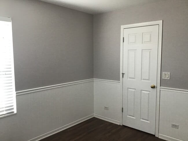 Building Photo - 1559 Parkside Dr