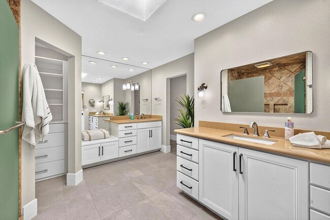 Building Photo - 77765 Cottonwood Cove