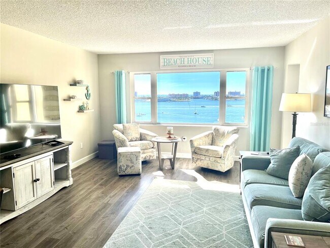 Building Photo - 4550 Cove Cir