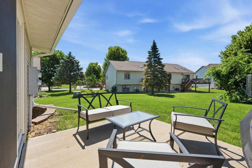 1051 Patio - 1051 Tamarack Way