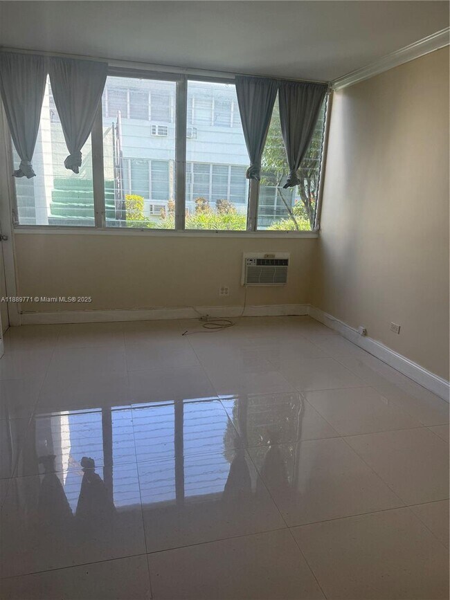 Building Photo - 1070 98th St