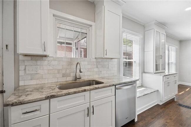 Building Photo - 1213 Cameron Ct NE