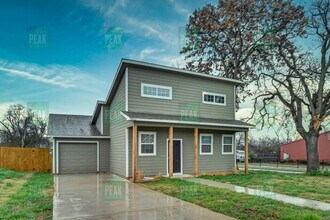 Building Photo - $1515! Beautiful Corner lot home in Fort Worth! Available 5/16!