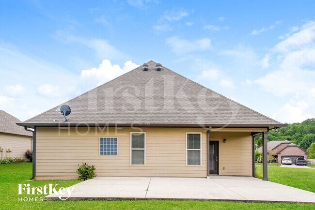 Building Photo - 2072 Shamrock Ln