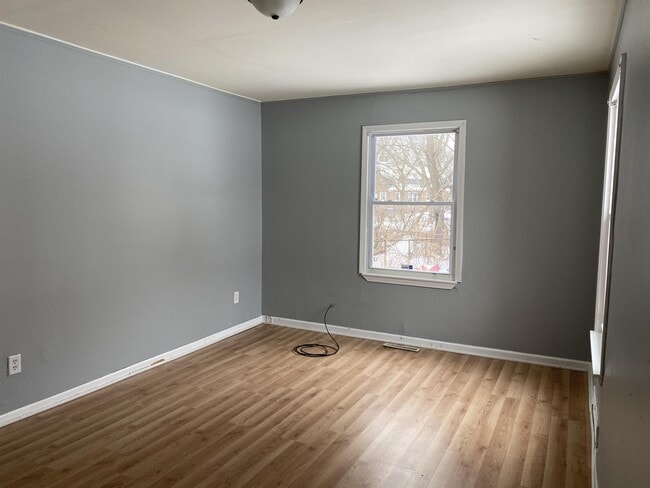 Building Photo - 1025 E 44th Pl