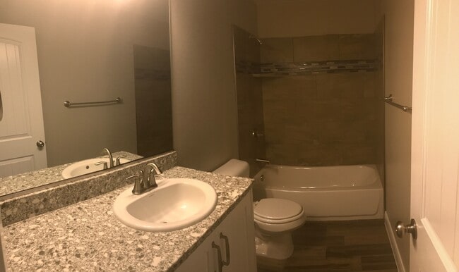 Building Photo - Townhouse In Santa Clara, Close To New Med...