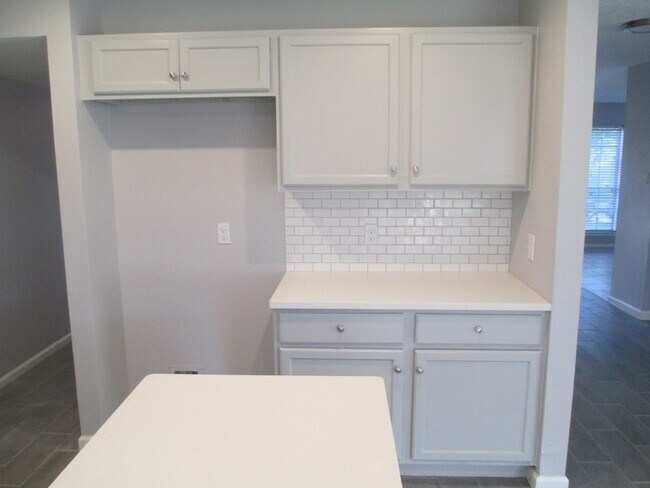 Building Photo - 16714 Cheshire Pl Dr