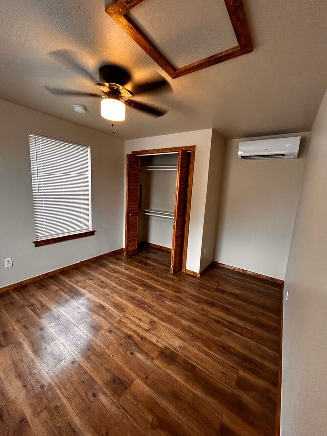 Primary Photo - 223 N Hickory St