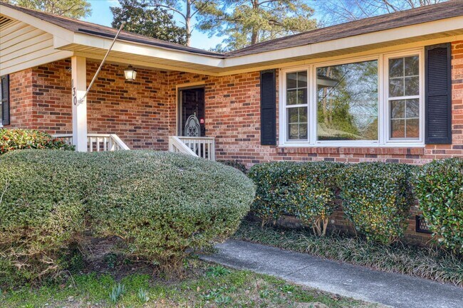 Building Photo - 3 Bed/2Bath home with garage, sunroom, and shed in Martinez