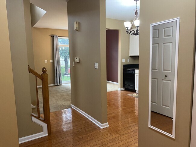Building Photo - 2824 White Thorn Cir
