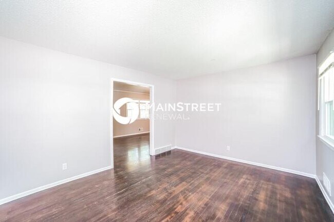 Building Photo - 3 Bedroom Pet-Friendly Home in BLUE SPRINGS, MO with Main Street Renewal