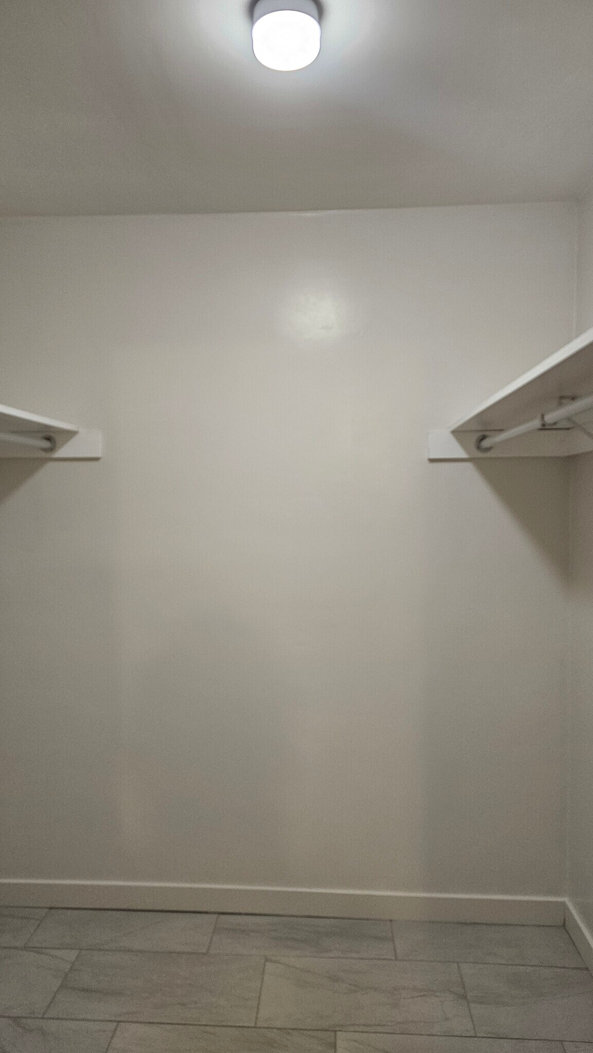 Building Photo - 5914 Streamview Dr