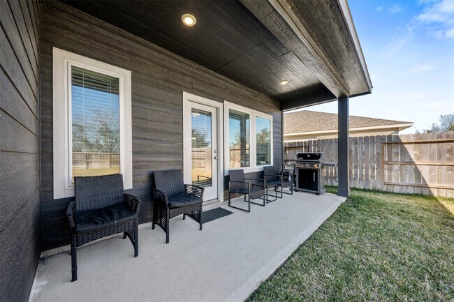 Building Photo - 38746 Yellowstone Dr