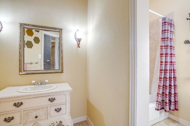 Building Photo - Well Maintained Home in SW Fort Worth!