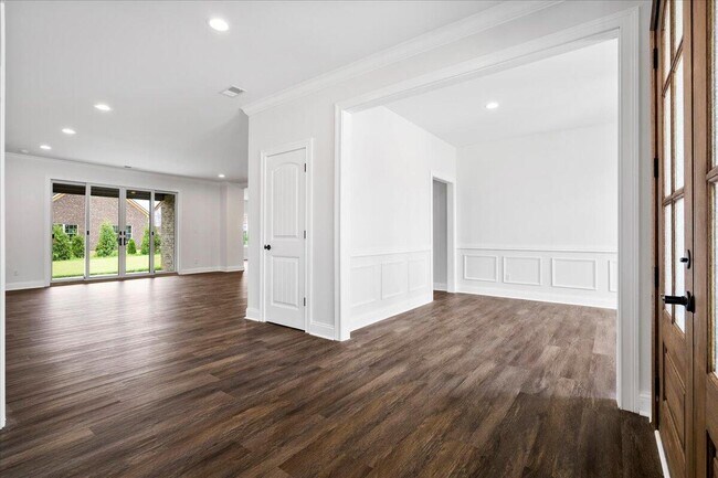 Building Photo - 413 Weston Park