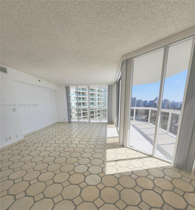 Building Photo - 20185 E Country Club Dr