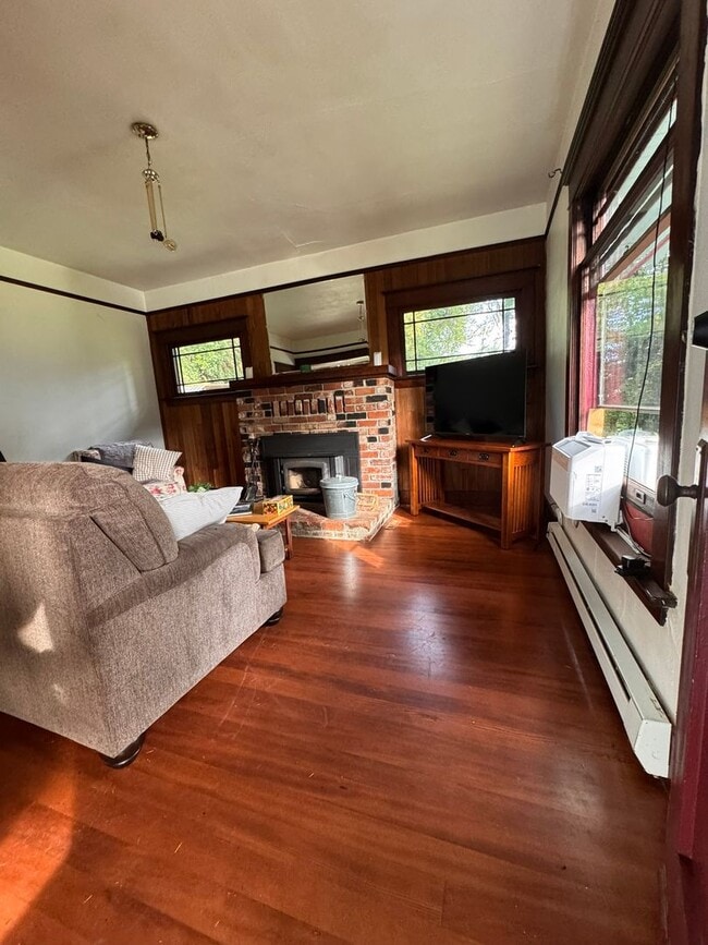 Building Photo - YOUR PACIFIC NORTHWEST RETREAT AWAITS! AV CHARGING STATION, GORGEOUS VIEWS, PRIVACY AND MORE!