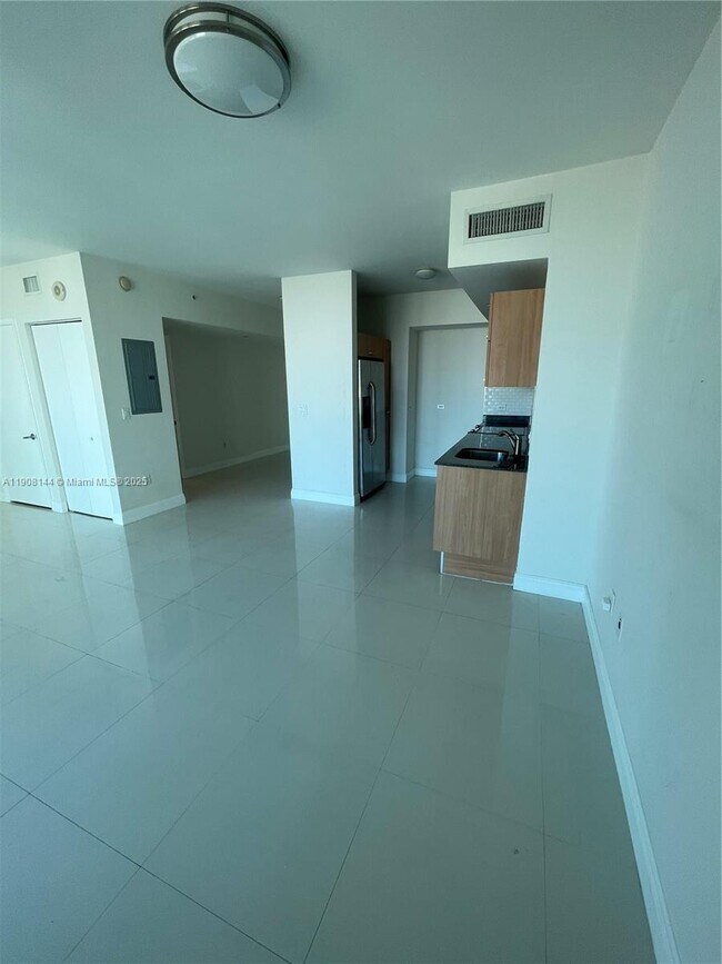 Building Photo - 350 S Miami Ave