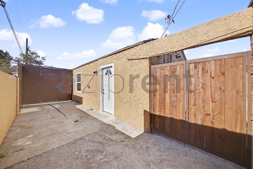 Building Photo - Unit ADU