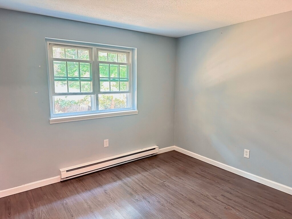 Building Photo - 4 Maple Crest Cir