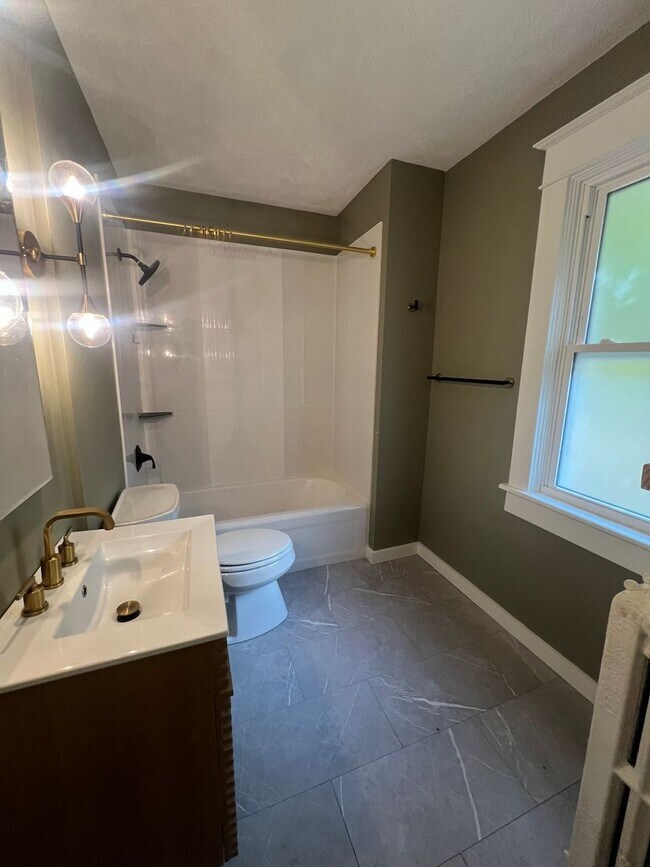 Building Photo - 810 W Edwards St