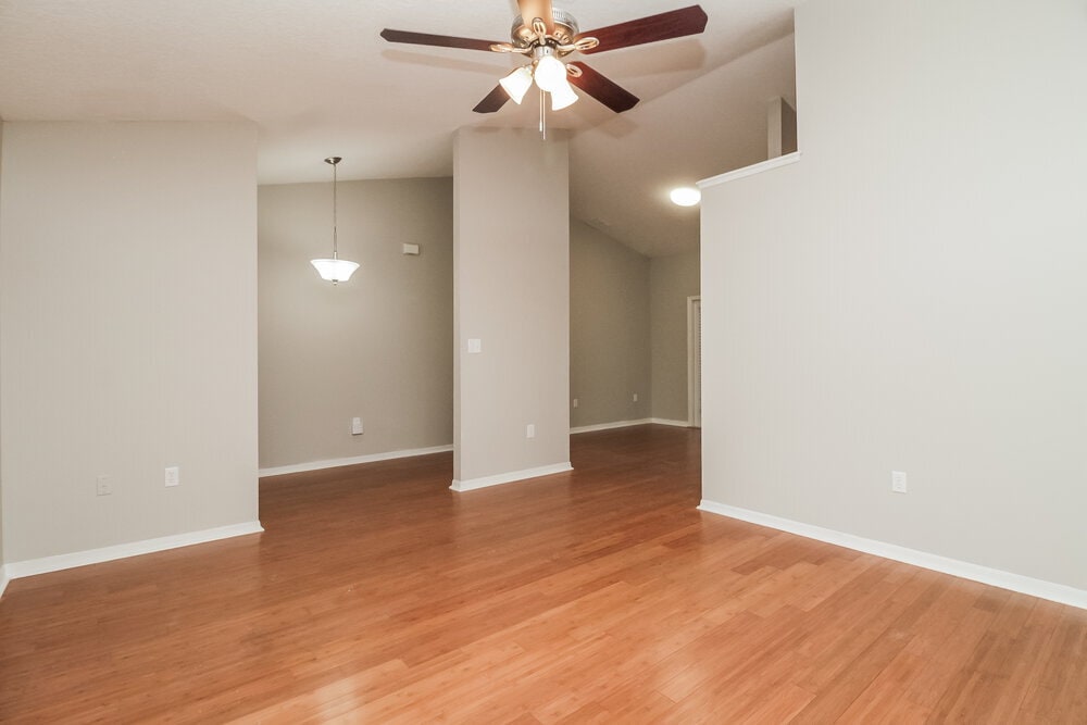 Building Photo - 611 Chautauqua Dr