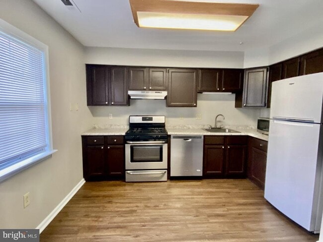 Building Photo - 25 Sequoia Dr
