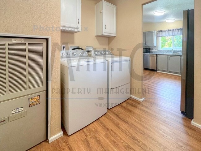 Building Photo - Spacious Modern 2 Bedroom Home