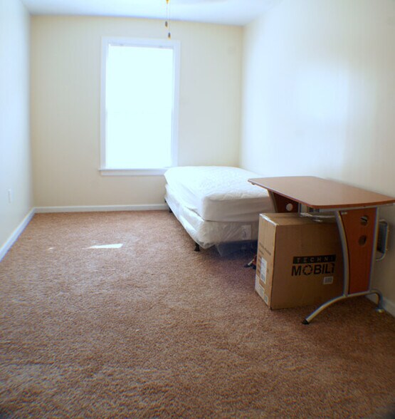 Building Photo - 203 Cherry St