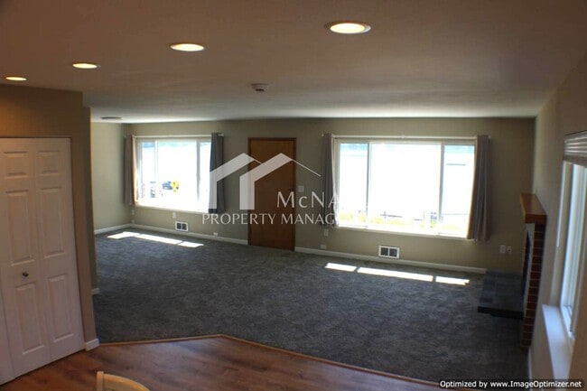 Building Photo - View 2-Bedroom Upper-Level Unit in Gig Harbor