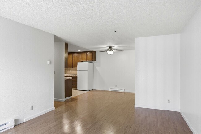 Building Photo - Gated Madonna Vista Community!