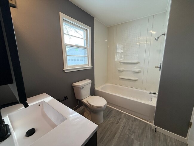 Building Photo - Spacious 2-Bedroom Home in Fulton!