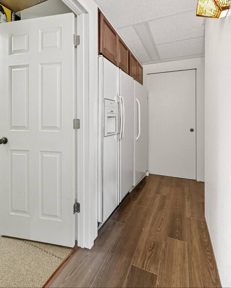 Building Photo - 298 S Staci Ct