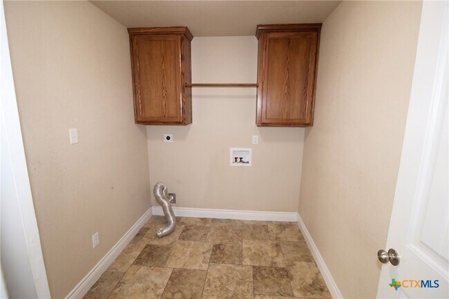 Building Photo - 1128 Pheasant Cir