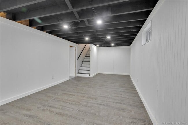 Building Photo - 21 Deepwood Dr