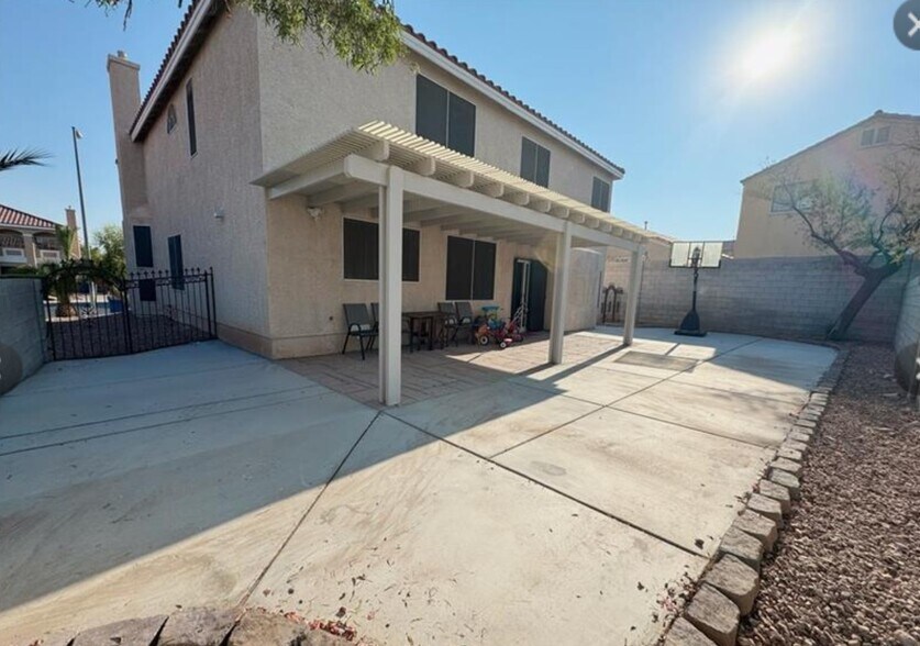 Back Yard - 9848 Sonora Bend Ave