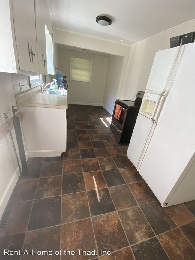 Building Photo - 3 br, 1 bath House - 2111 Maywood Street