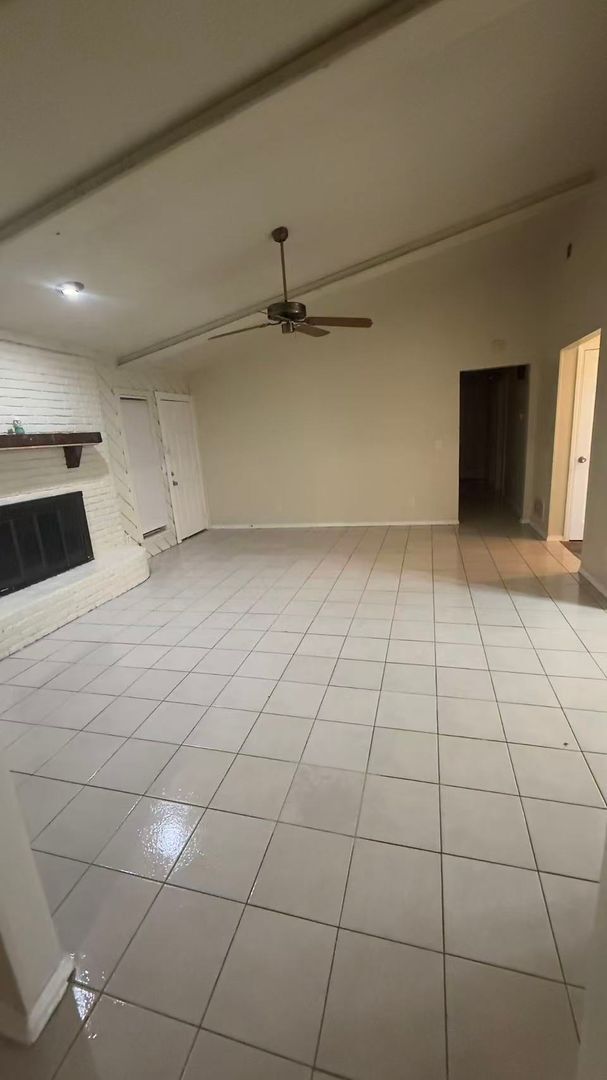 Building Photo - Great 3 Bedroom 2 Bathroom in Plano!