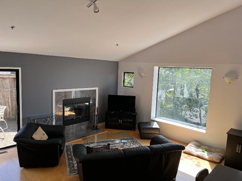 Building Photo - 1411 Queens Rd