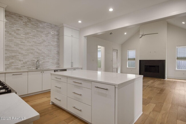 Building Photo - 102 Drifting Sands Ln
