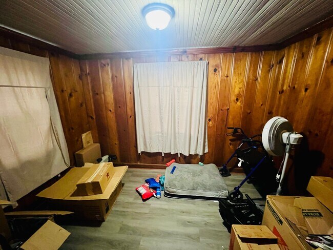 Building Photo - Renovated 3 bdrm/1.5 bath Home with Bonus Room and Dressing Room Located Near Hopkins Rd.